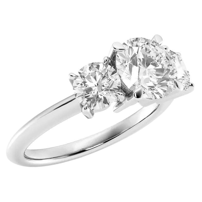 Anillo de tres piedras con diamantes cultivados en laboratorio de 2 CTW en oro blanco de 14K, foto 2