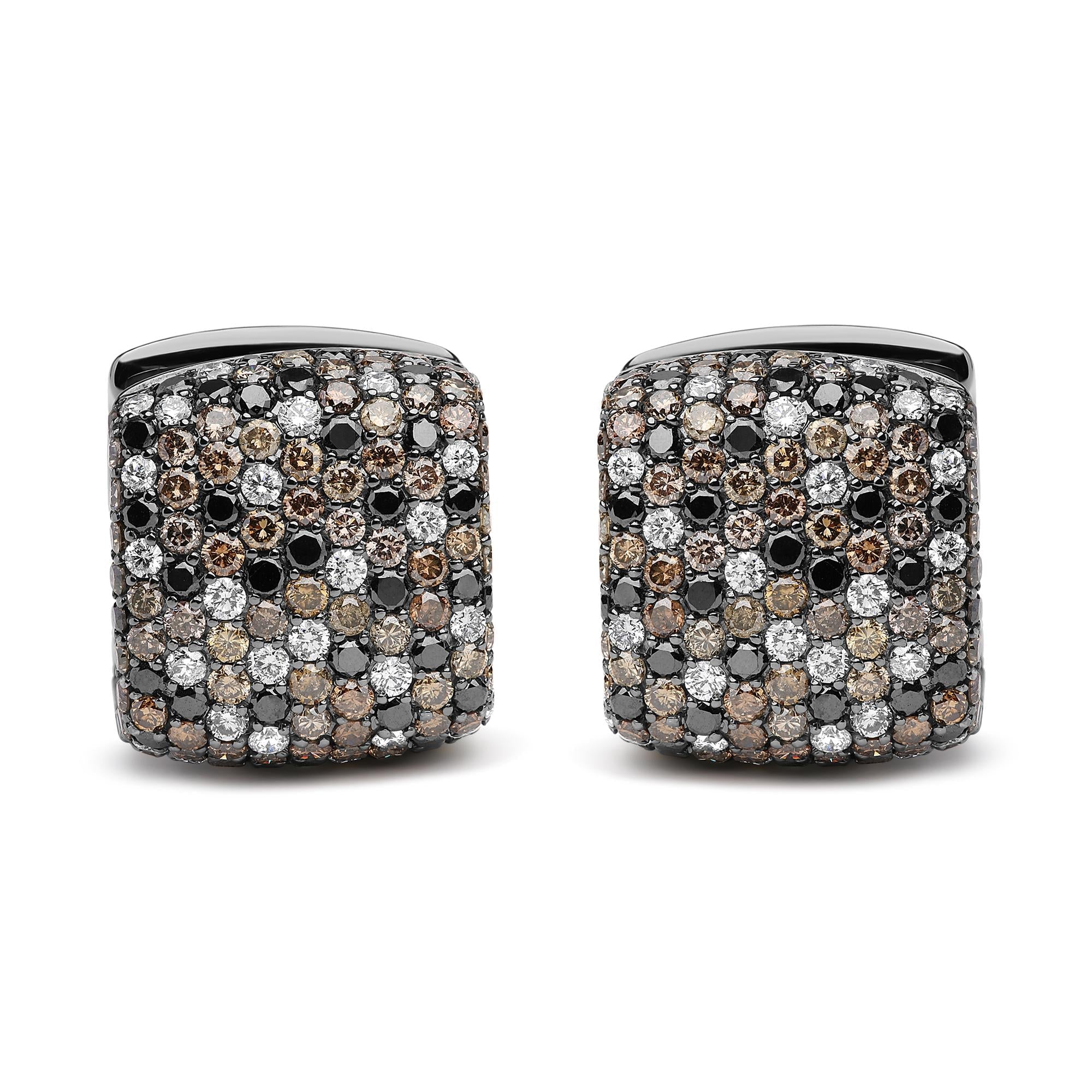 Aretes de aro Huggie cuadrados bañados en rodio negro con diamantes multicolor de 12 5/8 ct. p.t. en oro blanco de 18K, foto 1