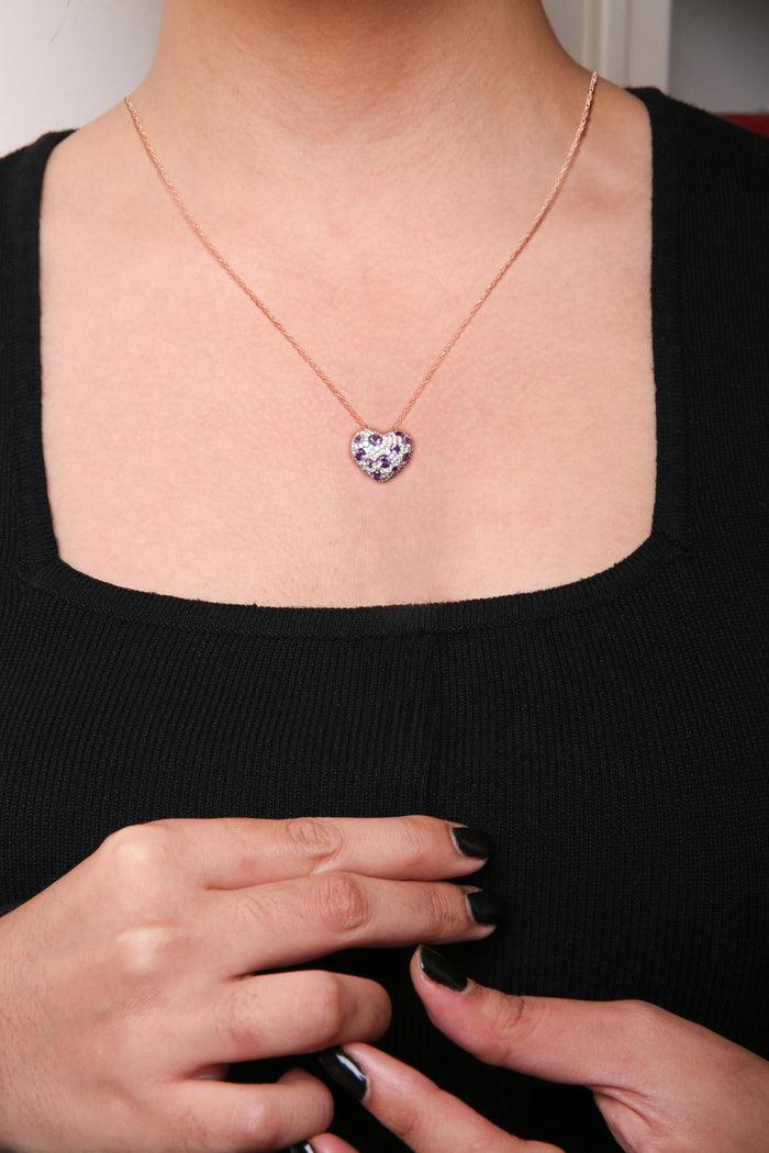 Collar con colgante de corazón en racimo con diamantes y amatista morada de 3/4 ct. p.t. en oro rosa de 18K, foto 3