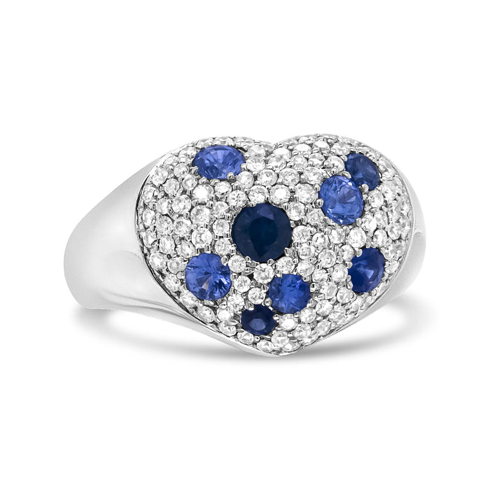 Anillo de racimo en forma de corazón con zafiro azul y diamantes de 5/8 ct. p.t. en oro blanco de 18K, foto 2