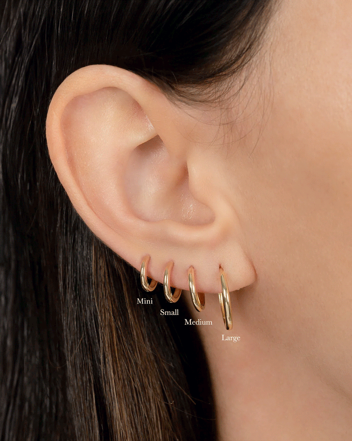 Aretes de aro huggie medianos en oro de 14K, foto 5