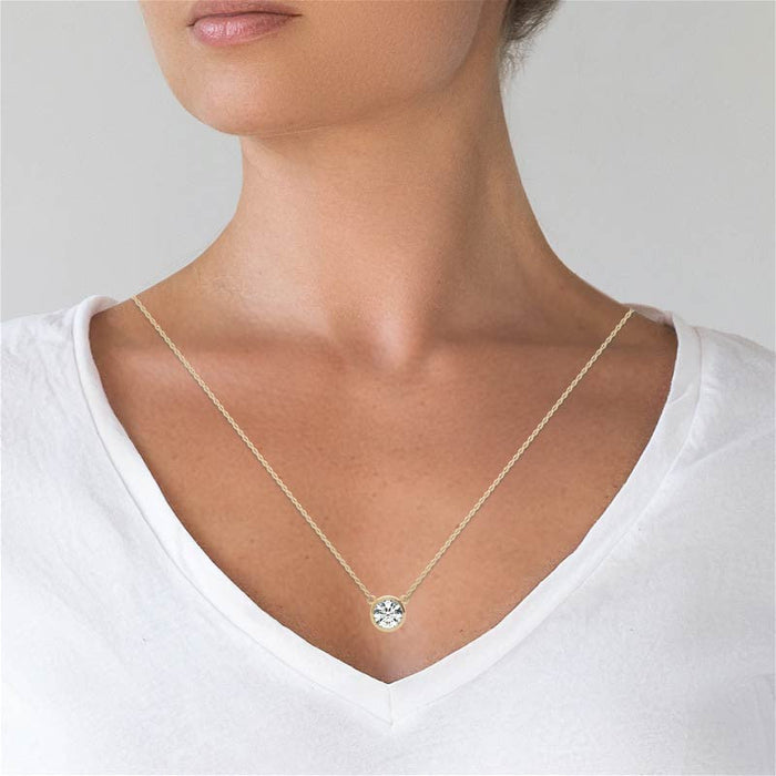 Dije de bisel con diamante redondo cultivado en laboratorio de 2.00 CTW en oro de 14K, foto 10