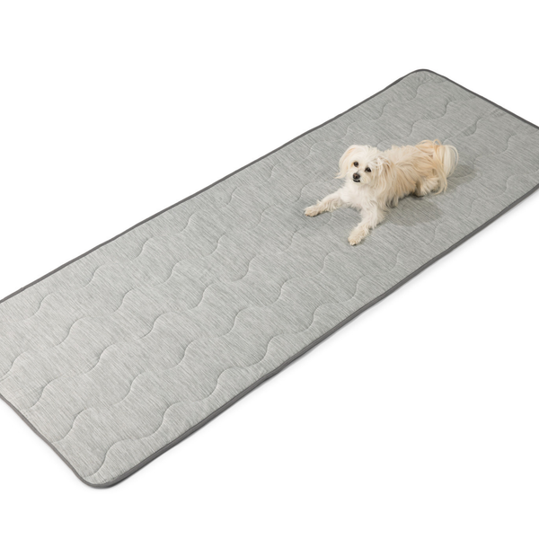Manta piecera impermeable refrescante PupChill, gris ártico
