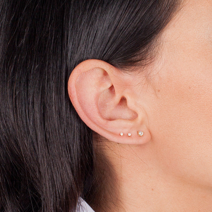 Aretes de botón de diamante de tres garras en oro de 14K, foto 6